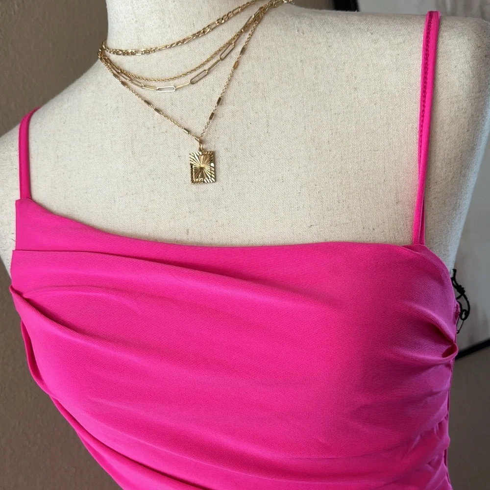 Fuchsia ruched dress with slit - Picture 4 of 10
